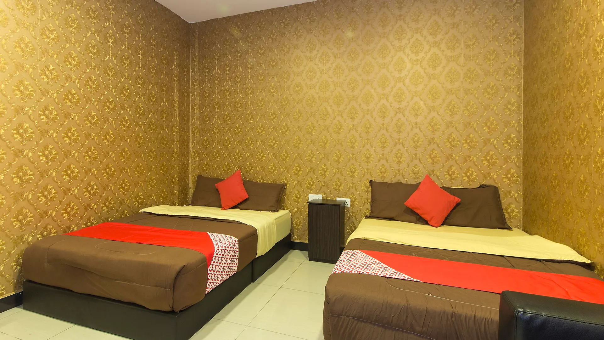 Night Queen Hotel Sepang 3*,